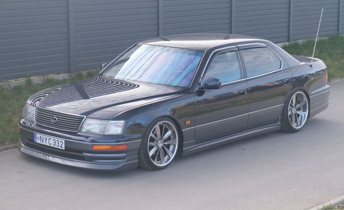 Lexus LS 400
