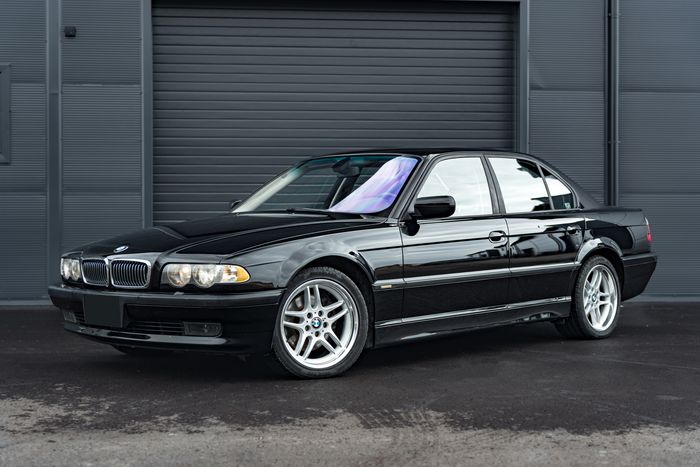 BMW 740i