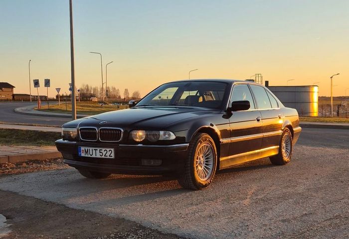 BMW 750i