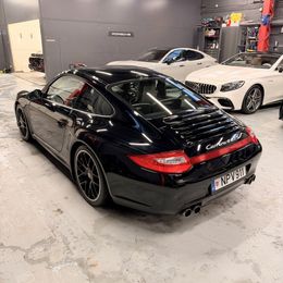 Porsche 911 Carrera 4 GTS