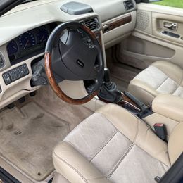 Volvo V70 R