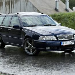 Volvo V70 R