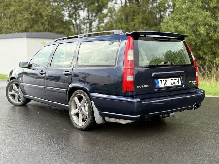 Volvo V70 R