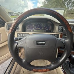 Volvo V70 R