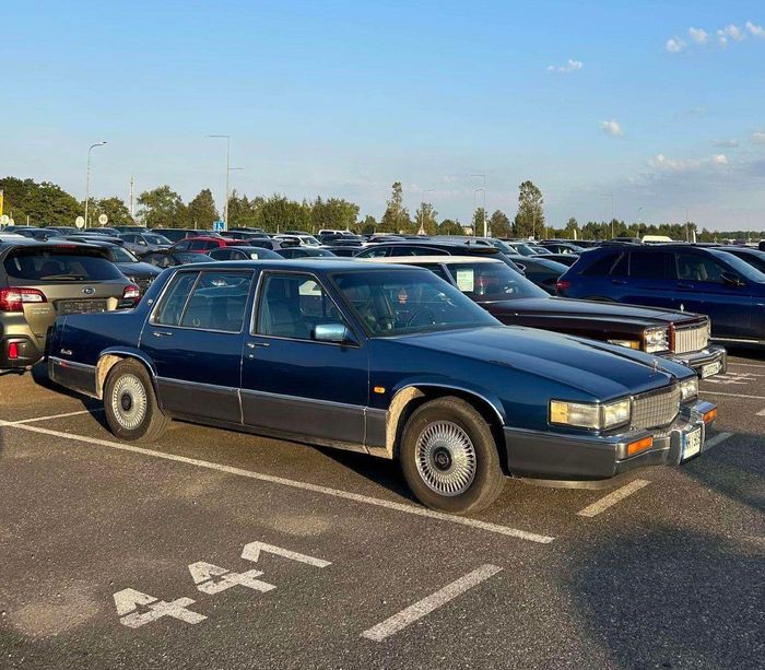 Cadillac Sedan DeVille