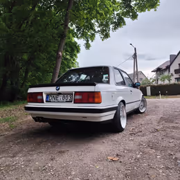1988 BMW 318i - Image 3