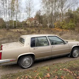 1987 Cadillac DeVille - Image 3