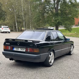 1990 Mercedes-Benz 190E - Image 2