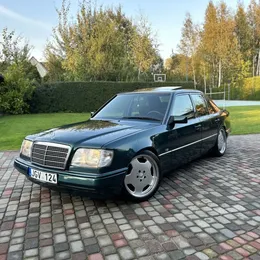 1995 Mercedes-Benz E200 - Image 3