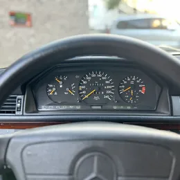 1995 Mercedes-Benz E200 - Image 7