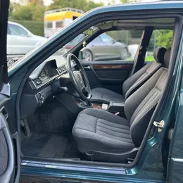 1995 Mercedes-Benz E200 - Image 8