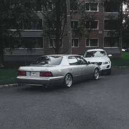 1997 Lexus LS400 - Image 3