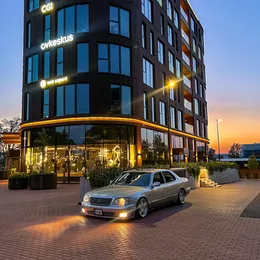 1997 Lexus LS400 - Image 4