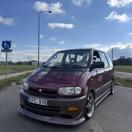 2000 Nissan Serena - Image 3