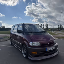 2000 Nissan Serena - Image 5