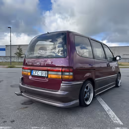 2000 Nissan Serena - Image 6