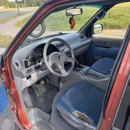 2000 Nissan Serena - Image 8