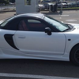 2001 Toyota MR2 Spyder - Image 7