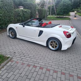 2001 Toyota MR2 Spyder - Image 10