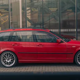 2003 BMW 325i - Image 2