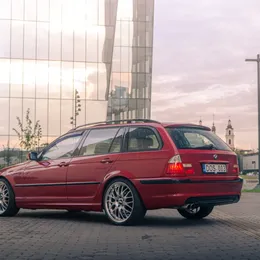 2003 BMW 325i - Image 3