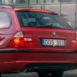 2003 BMW 325i - Image 7