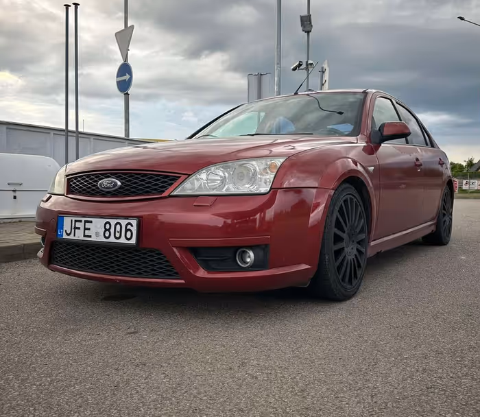 Ford Mondeo ST220