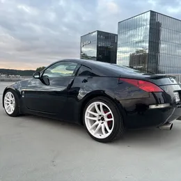 2004 Nissan 350Z - Image 2