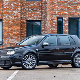 2004 Volkswagen Golf R32 - Image 2