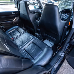 2004 Volkswagen Golf R32 - Image 11