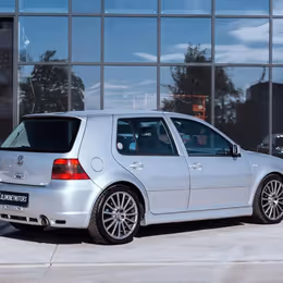 2004 Volkswagen Golf R32 - Image 2