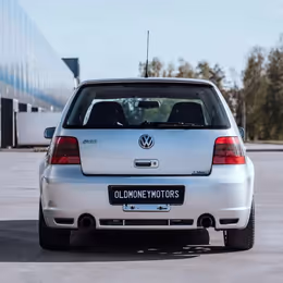 2004 Volkswagen Golf R32 - Image 4