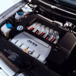 2004 Volkswagen Golf R32 - Image 6