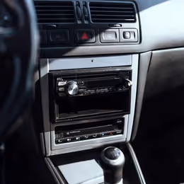 2004 Volkswagen Golf R32 - Image 7