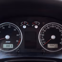 2004 Volkswagen Golf R32 - Image 9