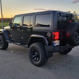 2018 Jeep Wrangler Sahara - Image 2