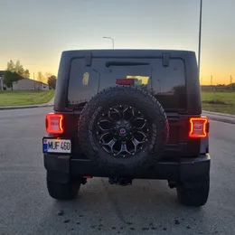 2018 Jeep Wrangler Sahara - Image 7