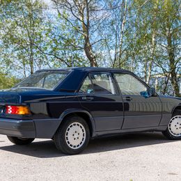 Mercedes-Benz 190E - Image 2