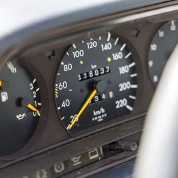 Mercedes-Benz 190E - Image 8