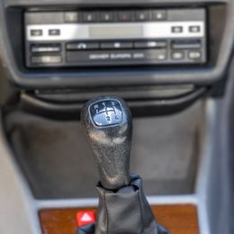 Mercedes-Benz 190E - Image 9