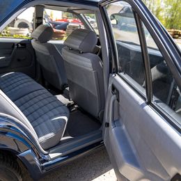 Mercedes-Benz 190E - Image 10