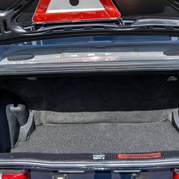 Mercedes-Benz 190E - Image 11