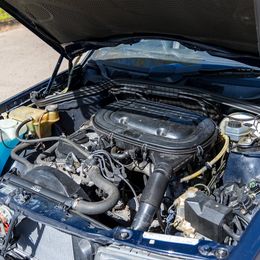 Mercedes-Benz 190E - Image 12