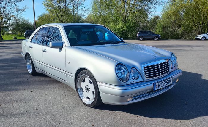 Mercedes-Benz E55 AMG