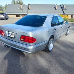 Mercedes-Benz E55 AMG - Image 4