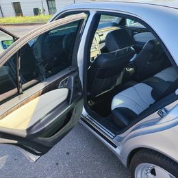 Mercedes-Benz E55 AMG - Image 12