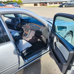 Mercedes-Benz E55 AMG - Image 14