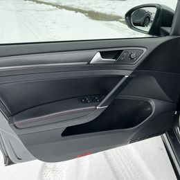 Volkswagen Golf GTI - Image 12