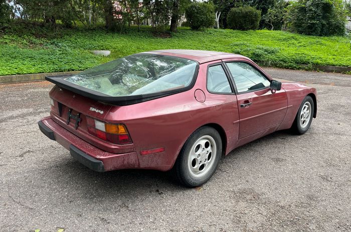Porsche 944