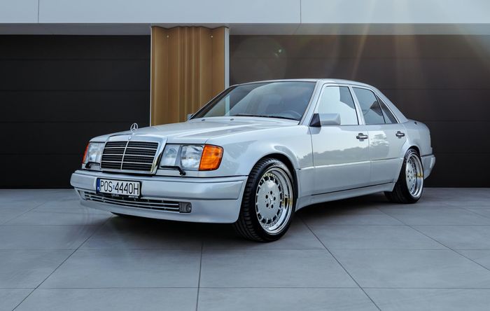 Mercedes-Benz 400E